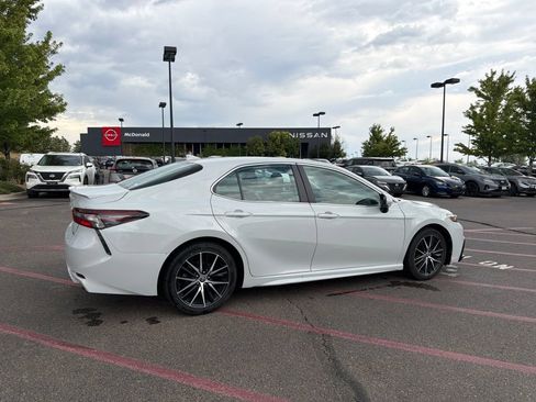 Used 2023 Toyota Camry SE FWD image 5