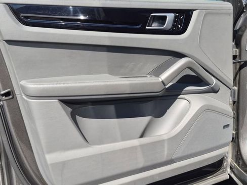 Used 2019 Porsche Cayenne AWD/4WD image 18