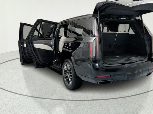 Certified 2025 Cadillac Escalade Sport Platinum w/ LPO, Floor Liner Package AWD/4WD image 11