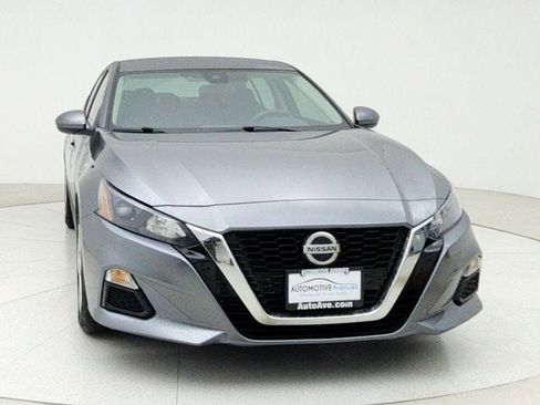 Used 2022 Nissan Altima 2.5 S image 2