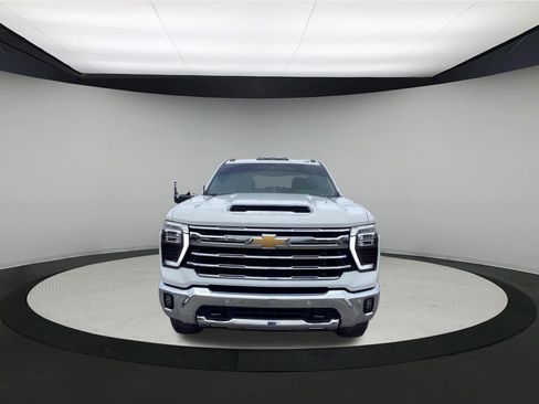 Used 2026 Chevrolet Silverado 2500 LTZ w/ LTZ Premium Package AWD/4WD image 3
