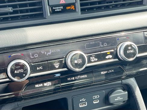 Used 2025 Honda Pilot Touring image 16