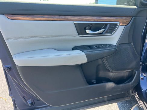 Used 2018 Honda CR-V Touring image 19