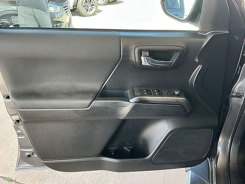 Used 2017 Toyota Tacoma TRD Sport w/ Premium & Technology Package RWD image 16