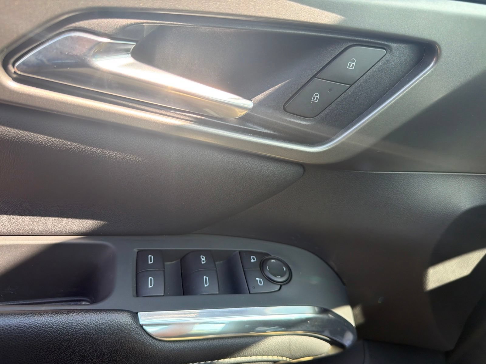 Used 2025 Chevrolet Traverse LT w/ LPO, Floor Liner Package FWD image 20
