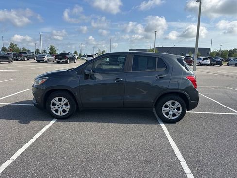 Used 2019 Chevrolet Trax LS FWD image 12