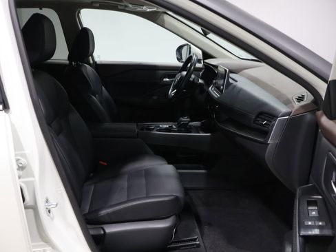 Used 2023 Nissan Rogue SV w/ SV Premium B Package image 24