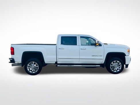 Used 2017 GMC Sierra 2500 Denali w/ Duramax Plus Package image 9