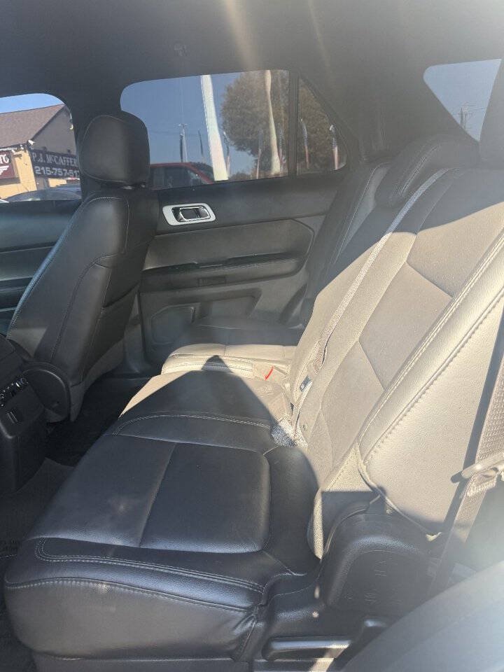 Used 2015 Ford Explorer XLT w/ Equipment Group 202A AWD/4WD image 12