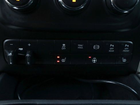 Used 2018 RAM 3500 Big Horn image 33