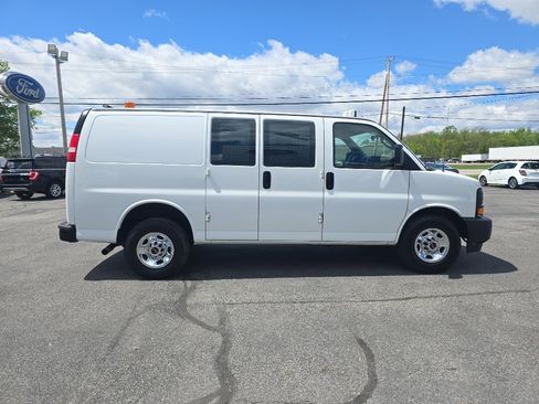 Used 2017 GMC Savana 2500 w/ All Terrain Package RWD image 5
