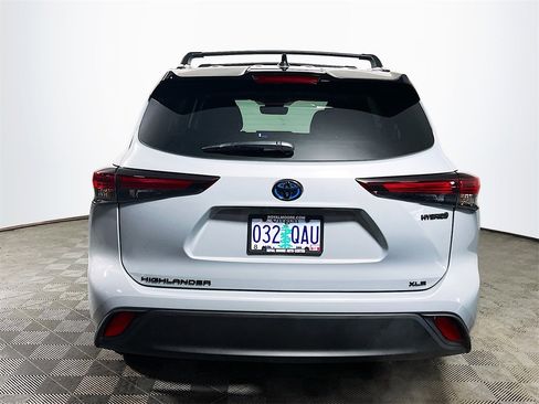 Certified 2024 Toyota Highlander XLE image 7
