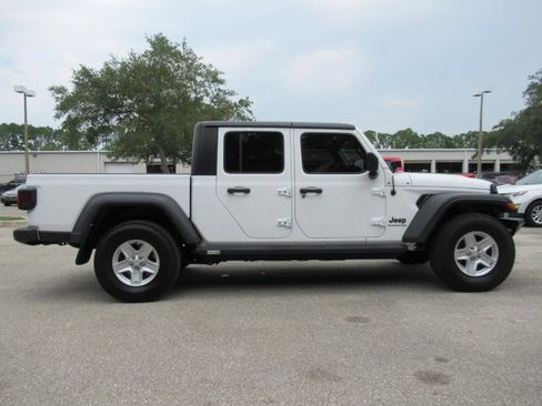 Used 2020 Jeep Gladiator Sport w/ Quick Order Package 24S AWD/4WD image 2