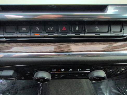 Used 2024 Chevrolet Silverado 1500 LT w/ Z71 Off-Road Package image 34