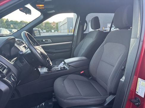 Used 2018 Ford Explorer XLT AWD/4WD image 9