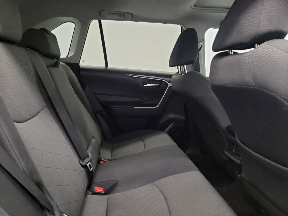 Used 2021 Toyota RAV4 XLE w/ Convenience Package FWD image 19