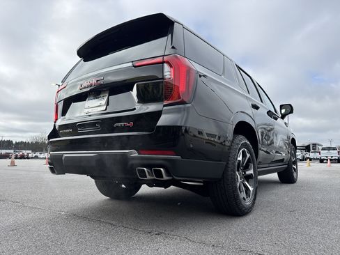 Used 2025 GMC Yukon AT4 w/ AT4 Premium Package image 10
