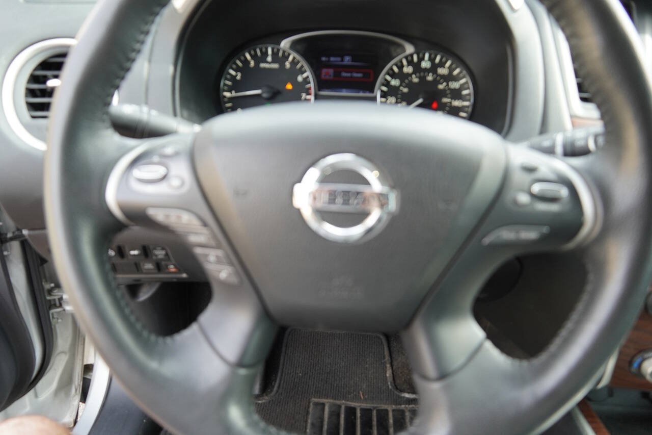 Used 2017 Nissan Pathfinder Platinum w/ Cargo Package AWD/4WD image 21