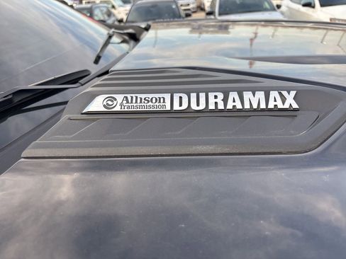 Used 2024 Chevrolet Silverado 2500 LTZ w/ LTZ Premium Package image 17