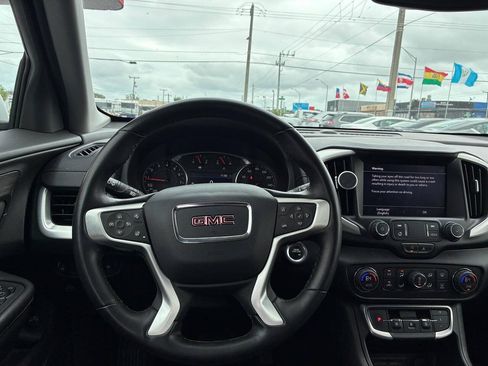 Used 2024 GMC Terrain SLT AWD/4WD image 10