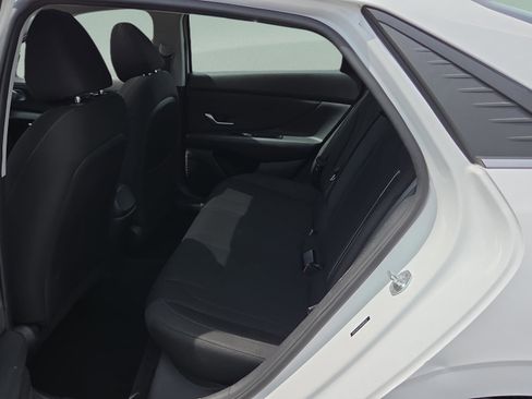 Used 2021 Hyundai Elantra SEL w/ Convenience + Premium Package image 13