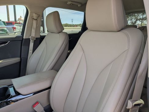 Used 2023 Lincoln Nautilus Standard w/ Premium Package image 11