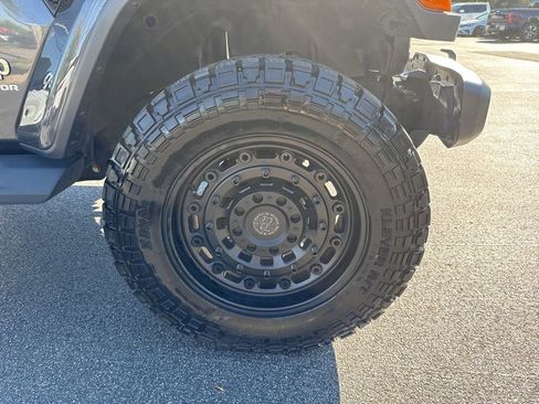 Used 2020 Jeep Gladiator Overland image 31
