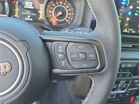 Used 2025 Jeep Wrangler Unlimited Sport AWD/4WD image 31