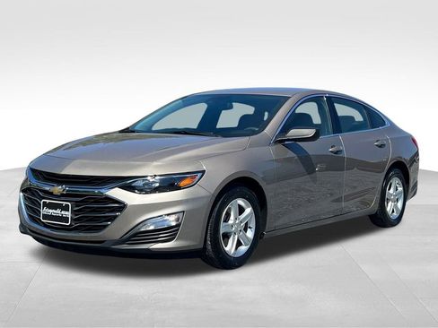 Used 2023 Chevrolet Malibu LS image 2