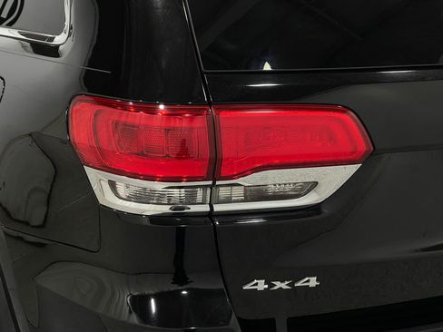 Used 2018 Jeep Grand Cherokee Limited image 35