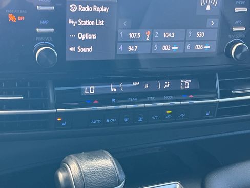 Used 2023 Toyota Sienna XSE w/ XSE Plus Package image 23