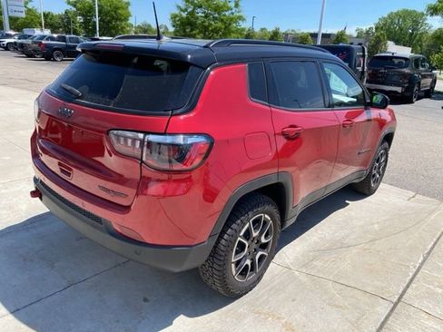 Used 2025 Jeep Compass Trailhawk AWD/4WD image 3