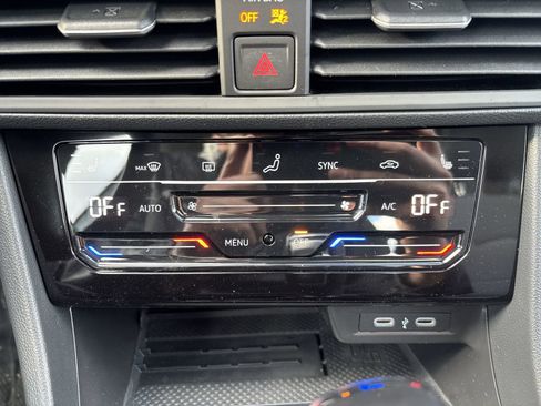 New 2026 Volkswagen Jetta SE FWD image 18