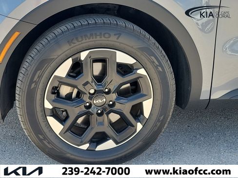 Certified 2025 Kia Sorento S FWD image 6