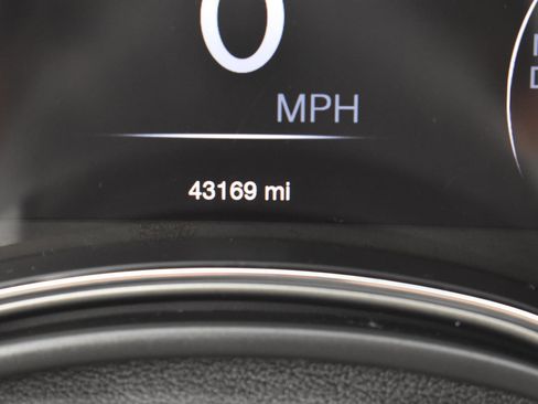 Used 2022 Jeep Grand Cherokee Laredo X image 30