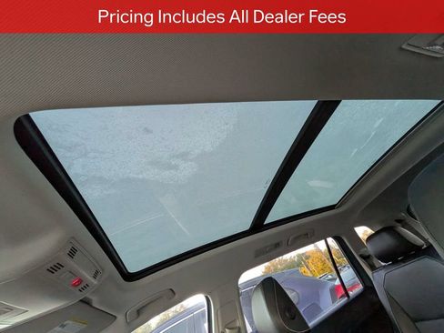 Used 2021 Volkswagen Tiguan SE w/ Panoramic Sunroof Package FWD image 22