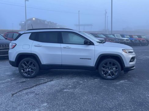 New 2026 Jeep Compass Latitude image 11