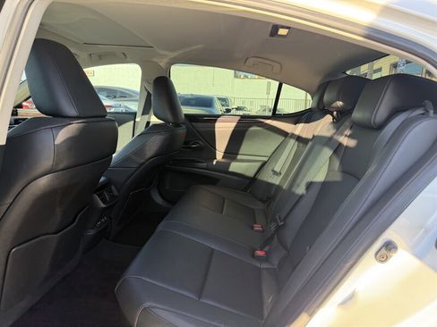 Used 2021 Lexus ES 300h w/ Premium Package FWD image 11