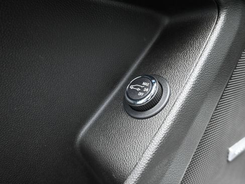Used 2023 Chevrolet Traverse Premier AWD/4WD image 29