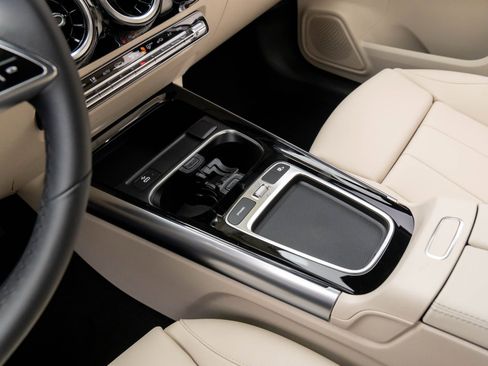 Certified 2025 Mercedes-Benz GLA 250 4MATIC image 12