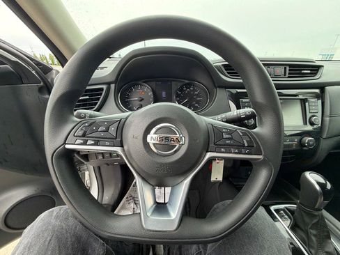 Used 2018 Nissan Rogue S AWD/4WD image 16