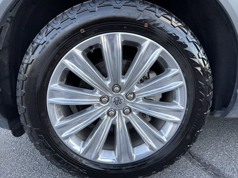 Used 2022 Ford Explorer King Ranch w/ Technology Package image 12