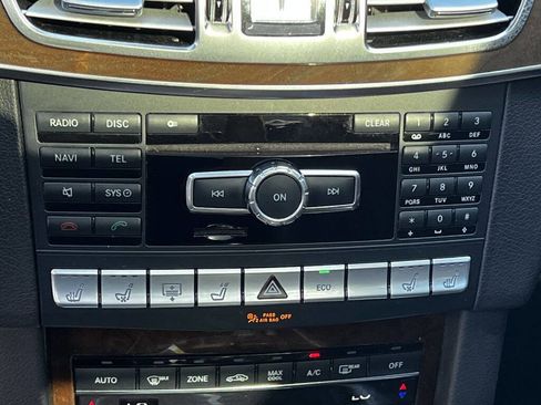 Used 2014 Mercedes-Benz E 550 4MATIC Sedan image 30