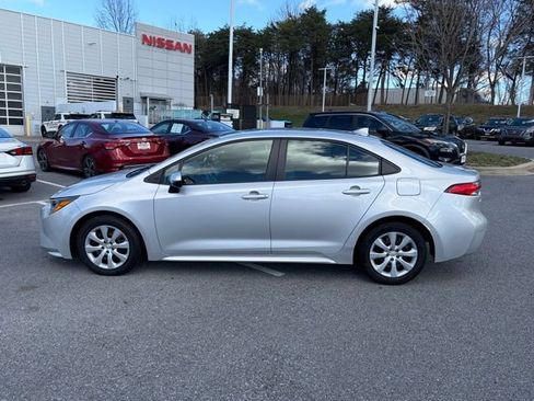 Used 2023 Toyota Corolla LE FWD image 4