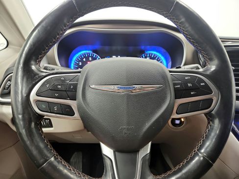 Used 2019 Chrysler Pacifica Touring-L FWD image 32