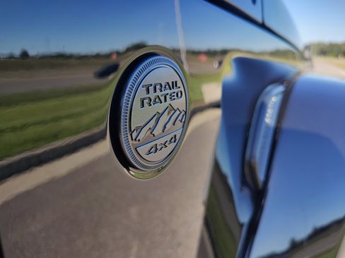 New 2025 Jeep Gladiator Sport w/ Premium Package image 10