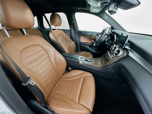 Used 2019 Mercedes-Benz GLC 350e 4MATIC image 30