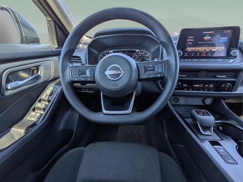 Used 2024 Nissan Rogue SV image 16