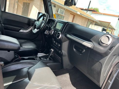 Used 2016 Jeep Wrangler Unlimited Rubicon AWD/4WD image 33
