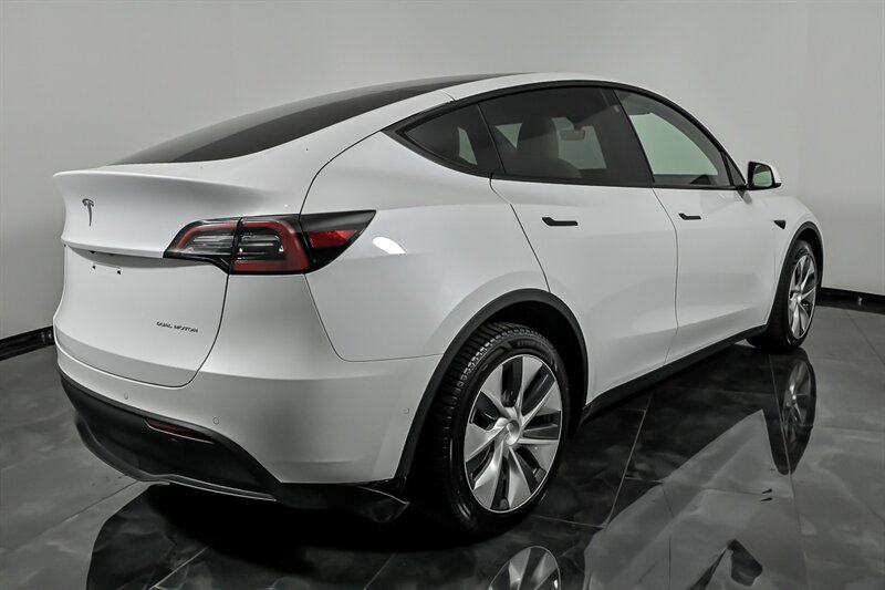Used 2021 Tesla Model Y Long Range AWD/4WD image 9